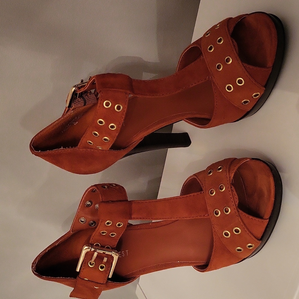 Timeless and sexy orange nubuck leather heels